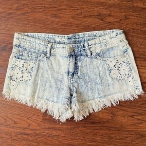 MOSSIMO Fringed Low Rise Shorts Acid Wash with Paisley and Lace details Size 6